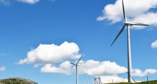 風を受ける風車