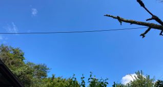 電線が写っている空