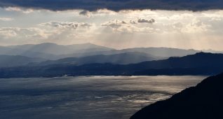 神々しく光が差す海