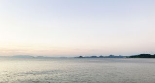 夕暮れの海