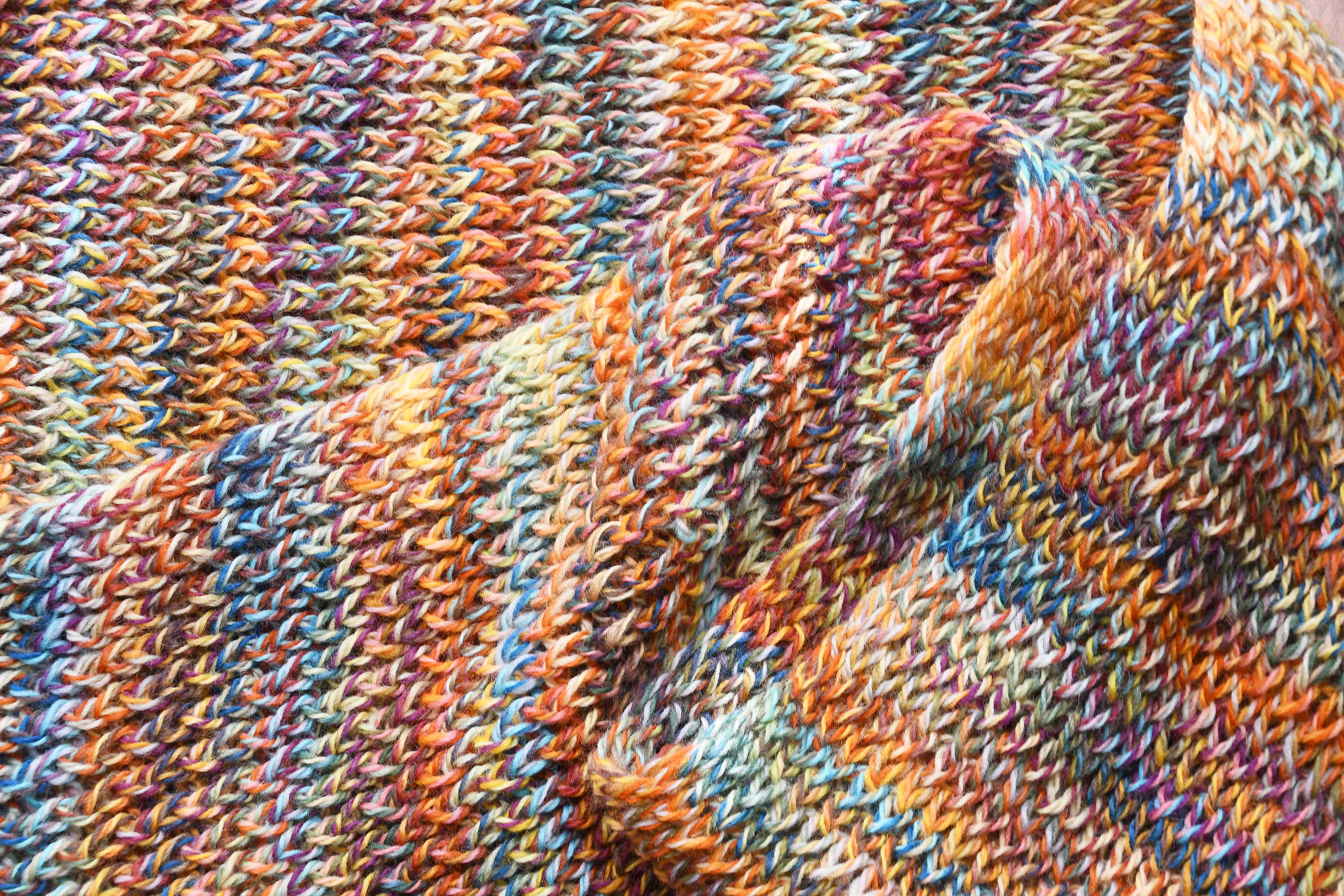 カラフルな編み物