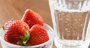 炭酸と苺1