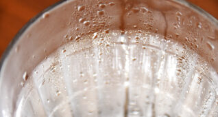 水滴のついたグラス